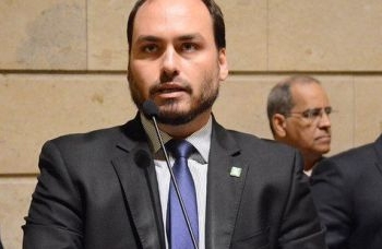 Carlos Bolsonaro é alvo da PF em operação sobre uso irregular da Abin