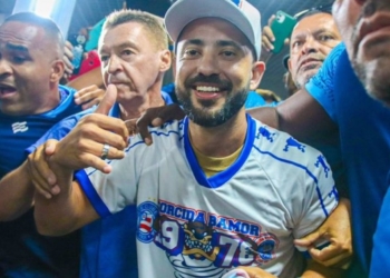Com festa no aeroporto, Bahia apresenta oficialmente Everton Ribeiro