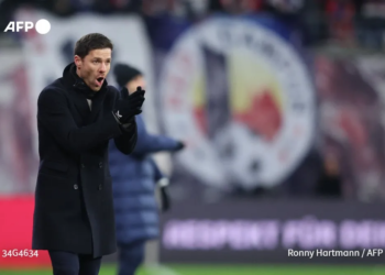Golpista se passa por Xabi Alonso e pede dinheiro para ir ao Liverpool
