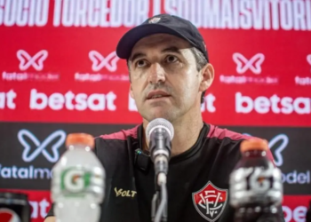 Léo Condé defende Lucas Arcanjo após falha em derrota do Vitória: “Tem muito crédito”