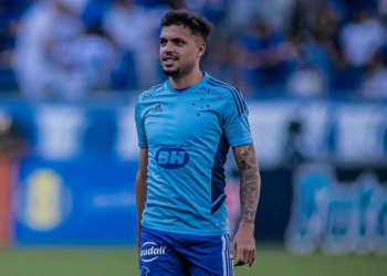 Sem acordo com o Cruzeiro, Vitória desmarca chegada de Daniel Junior