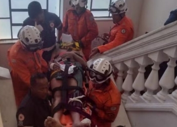 Laje desaba e deixa dois operários feridos no bairro da Graça