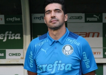 Abel Ferreira presta solidariedade ao Fortaleza após ataque a ônibus