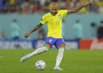 Advogados de Daniel Alves trabalham por soltura até março