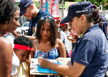 Guarda Civil identifica mais de 17 mil crianças com pulseiras durante o Carnaval