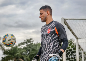 Goleiro emprestado pelo Bahia tem convulsão e vai ao hospital