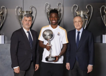 Pelo segundo ano seguido, Vinícius Jr é eleito o melhor jogador Ibero-Americano da temporada
