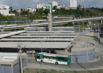 Homem morto é avistado em calçada em frente ao Terminal Acesso Norte