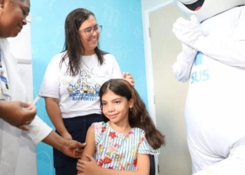 Ação Salvador contra dengue aplica 950 doses da vacina em um único dia