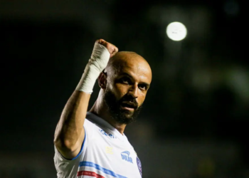 Fez história! Contra o Caxias, Thaciano marca gol 10 mil da história do Bahia