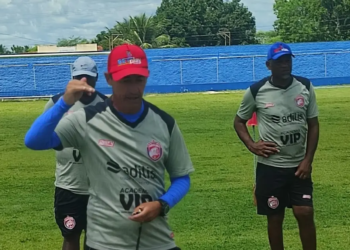 Técnico manda recado aos atletas após revés do Barcelona de Ilhéus: “Só venha treinar quem acredita na virada”