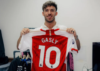 Piloto de F1 investe no futebol e vira sócio de clube na Europa