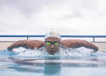 Superação feminina: nadadora sai do Subúrbio para piscinas do mundo
