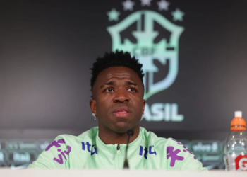 Vinícius Júnior chora ao lembrar ações antirracistas: “muito triste”