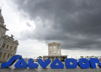 Riscos de deslizamento e desabamento acendem alerta na capital