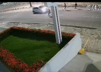 Apresentador da Record sofre tentativa de assalto e tem carro baleado