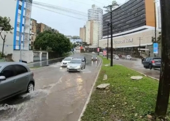 Salvador registra fortes chuvas nas primeiras horas do dia