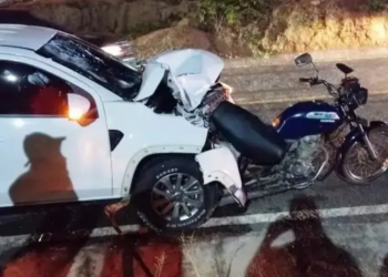 Mulher morre após motocicleta ser atingida por carro no interior baiano