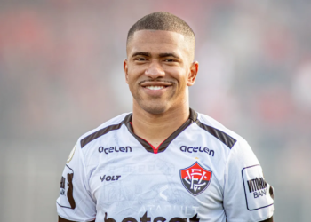 Lucas Esteves comemora titularidade no Vitória “Feliz essa sequência”