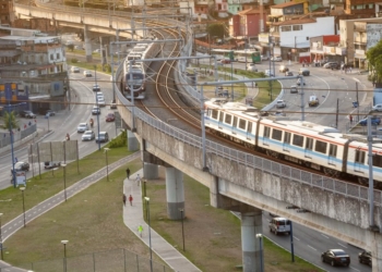 Falha no metrô de Salvador causa transtornos aos passageiros