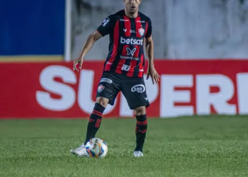 Por suspensão, Vitória perde lateral-direito para jogo contra o Atlético-MG