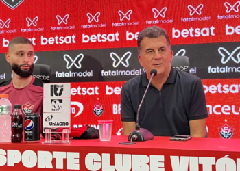 Presidente do Vitória fala em 4 a 5 contratações: “chegou o primeiro”