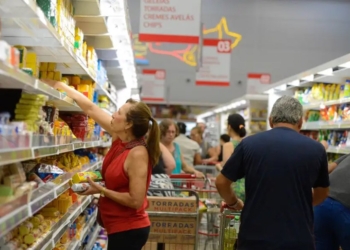 Custo da cesta básica aumenta em 10 capitais do país, aponta Dieese