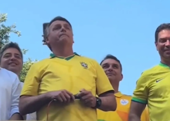 Bolsonaro volta a questionar resultado das urnas em 2022