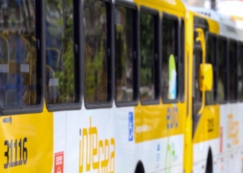 Ônibus voltam a circular na localidade de Paripe após interdição por cratera