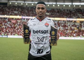 Alerrandro faz postagem com tom de despedida do Vitória