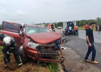 Colisão entre caminhonetes deixa um morto e dois feridos na Bahia