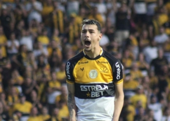 Vitória encaminha contratação de lateral do Criciúma