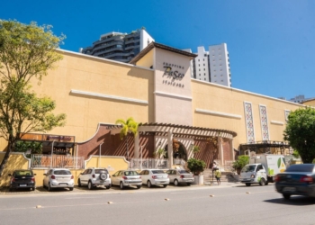 Mulher é esfaqueada dentro de shopping de Salvador