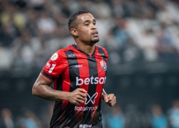 De volta? Vitória pode repatriar atacante; entenda