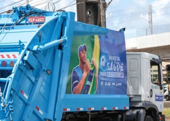Acidente com caminhão da Limpurb deixa sete carros danificados em Salvador