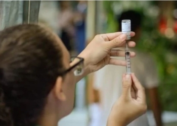 Salvador inicia vacinação contra gripe; veja locais, horários e público alvo