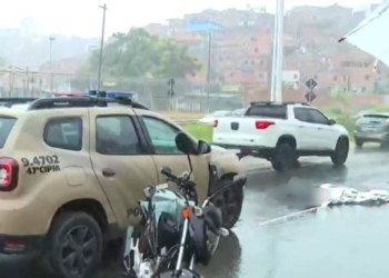 Motociclista é morto em tentativa de assalto na avenida Gal Costa