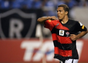 Morre Leandro Domingues, ex-Vitória, aos 41 anos