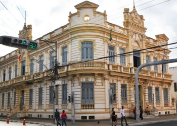 Prefeitura de Feira expõe dados de pessoas com HIV no Diário Oficial