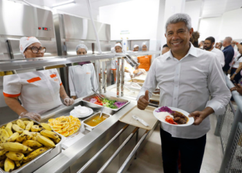 Jerônimo nega disputa com prefeitura e diz apoiar expansão de restaurantes populares