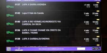 Estação da Lapa recebe painéis com informações de transporte