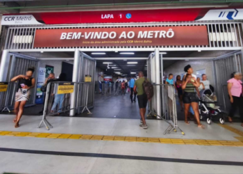 Adolescente de 15 anos denuncia estupro coletivo no metrô após sair da escola