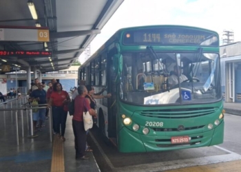 Homem é preso após ser flagrado por vídeo em caso de importunação sexual dentro de ônibus