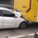 Carro fica prensado em ônibus após acidente na Avenida Bonocô