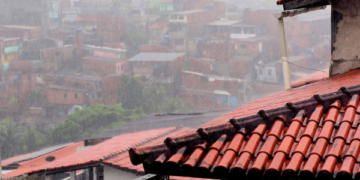 Frente fria traz rajadas de vento e chuva para Salvador e interior