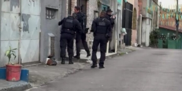 Mulher é presa por suspeita de fraude milionária com Pix