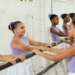 Crianças e adolescentes de periferia participam de exame internacional de ballet da Royal Academy