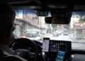 Passageira se recusa a pagar corrida e ataca motorista de aplicativo com tesoura em Salvador