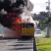 Incêndio em ônibus trava trânsito em avenida de Salvador