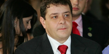 Flávio Dino autoriza abertura de dois novos inquéritos da PF envolvendo Lulinha